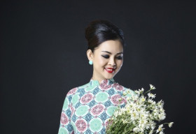 Á hậu Vân Anh duyên dáng hóa thân ‘cô Ba Sài Gòn’