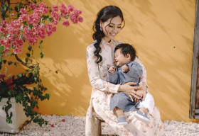 Khánh Hiền và con trai diện áo dài đón tết cực đáng yêu