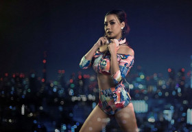 Lại Thanh Hương khoe đường cong nóng bỏng với bikini
