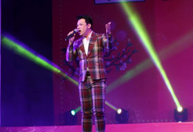 Vỹ Khang khoe giọng hát đầy nội lực tại Lễ hội mừng Xuân