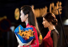 Hoa hậu Đỗ Mỹ Linh duyên dáng với áo dài thắt eo cổ điển