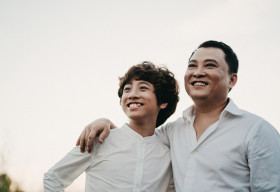 Gia Khiêm lần đầu song ca cùng bố trong MV Tình cha