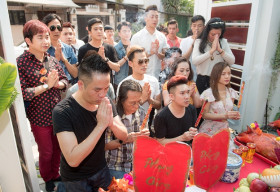 Sao Việt tụ họp tại nhà Quang Hà dâng hương tổ nghiệp