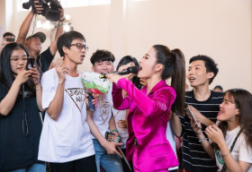 Đông Nhi cùng học trò Uni5 khuấy động tour quảng bá Hoa hậu Việt Nam 2018