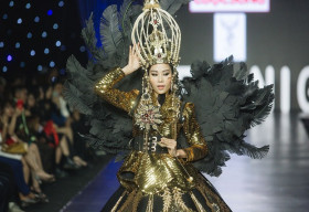 Nam Anh kiêu sa, quyền lực đảm nhận vedette trên sàn diễn thời trang