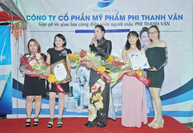 Phi Thanh Vân xuất hiện rạng rỡ sau biến cố công ty mỹ phẩm