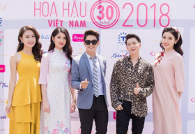 Huyền My, Thùy Dung ‘đọ dáng’ với áo dài nền nã