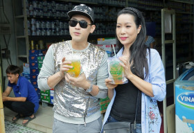 Trịnh Kim Chi mộc mạc cùng Nguyên Vũ về Mỹ Tho phát quà từ thiện