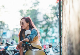 Thúy Hạnh mặc demin bụi bặm, tự tin dạo phố Đà Lạt