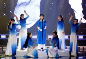 Á hậu Băng Khuê gây bất ngờ với giọng hát hay như ca sĩ