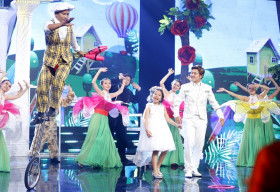 Nguyễn Văn Chung mang cả rạp xiếc lên sân khấu để làm con gái vui