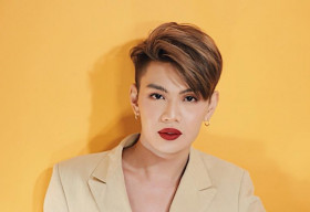 Đào Bá Lộc mê mẩn dòng son SAM’U mới toanh đến từ Hàn Quốc