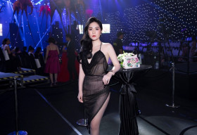 Đoàn Di Băng diện phụ kiện tiền tỷ, nổi bật tại sự kiện