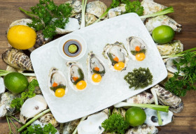 Thưởng thức hàu sữa hấp dẫn tại Happy Oyster