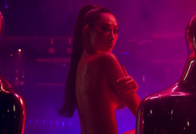 Quỳnh Thy sexy táo bạo trong MV ca nhạc đầu tay