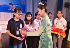 Hoa khôi Đỗ Hoàng Anh Thư: Mang mùa Tết thiếu nhi ấm áp đến với trẻ em nghèo