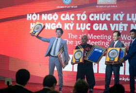 Kỷ lục gia Nguyễn Phương xác lập kỷ lục thế giới với màn trình diễn ảo thuật 4D