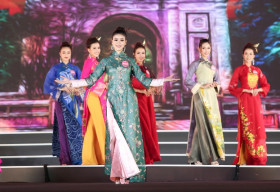 Thí sinh Hoa hậu Việt Nam mang không khí cung đình sang trọng lên sân khấu