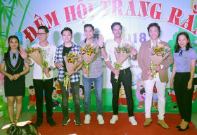Dàn mỹ nam hội ngộ phát quà cho trẻ em nghèo nhân dịp Trung thu