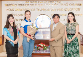 Vừa trở thành tân sinh viên, Hoa hậu Trần Tiểu Vy nhận được học bổng 600 triệu