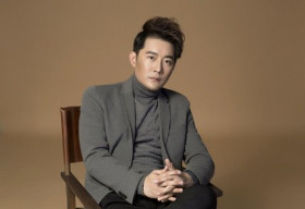 Mỹ nam độc thân Khôi Trần đốn tim phái đẹp bằng loạt veston lịch lãm