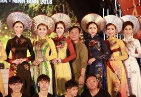 Hoa hậu Linh Huỳnh lưu giữ dấu xưa trong Áo dài Việt Hùng