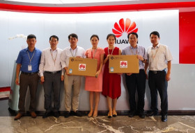 Huawei Việt Nam trao tặng máy tính cho 2 trường học ở Lạng Sơn và Hòa Bình