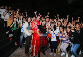 Huỳnh Lập, Quang Trung, Lê Nhân khiến hàng ngàn sinh viên bấn loạn vì giả gái hài hước