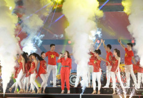 Dàn sao đình đám ‘đốt cháy’ đêm nhạc chào đón giải đua F1 tại Hà Nội