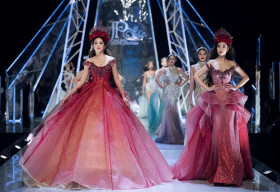 Tiểu Vy – Mỹ Linh lần đầu sánh đôi đầy mê hoặc trên sàn catwalk