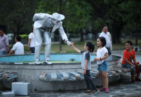 Trước ngày ra rạp, Hồn Papa Da Con Gái tặng quà giáng sinh ý nghĩa cho khán giả