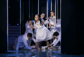 Nữ sinh chuyên Văn Hương Giang đăng quang Én Vàng Học Đường 2018