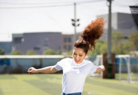 Như Huỳnh ‘lột xác’, quyết tâm thực hiện bộ ảnh cổ vũ đội tuyển Việt Nam