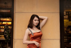 ‘Gái già lắm chiêu’ Phương Lan quyến rũ bất ngờ trong bộ ảnh street style mới