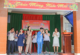 Trịnh Kim Chi, Long Nhật và các nghệ sĩ trao quà Tết cho bà con nghèo ở Long An