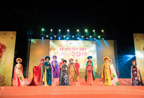 NTK Việt Hùng gửi điệp khúc mùa Xuân vào Lễ hội Tết Việt