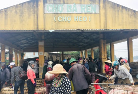 Độc đáo phiên chợ Heo ngày giáp Tết tại Quảng Nam