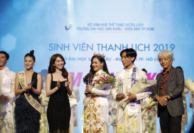 Ngọc Trinh, Phương Khánh giản dị đi trao giải ‘Sinh viên thanh lịch’