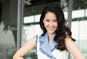 Dương Thùy Linh rạng rỡ ‘hack tuổi’ bất chấp nắng hè