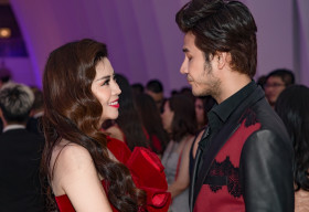 Vũ Ngọc Anh diện trang phục gợi cảm, tình tứ bên chồng giữa sự kiện