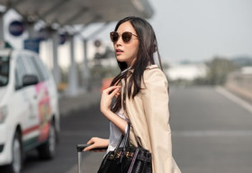 Diện style sân bay, Mai Thanh Hà đẹp không kém gì sao Hàn