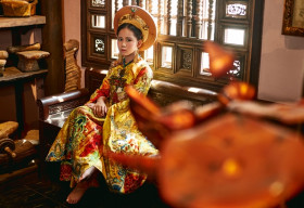 ‘Công chúa tài năng’ Bella Vũ Huyền Diệu đầy thần thái trong bộ quốc phục ‘Hoàng hậu đất Việt’