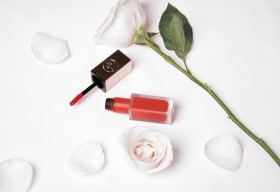 Thỏi son giữ màu 24 giờ có giá mềm mại đang khiến hội chị em bất ngờ