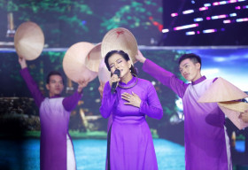 ‘Cơn sóng ngầm’ Phạm Phương da diết hát về Cố Đô khiến ban giám khảo ngỡ ngàng