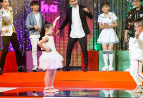 Cô bé chưa biết chữ hát karaoke ‘siêu đỉnh’ đem chiến thắng về đội Tuấn Dũng
