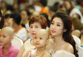 Đỗ Mỹ Linh cùng mẹ đăng kí hiến tạng tại bệnh viện Chợ Rẫy