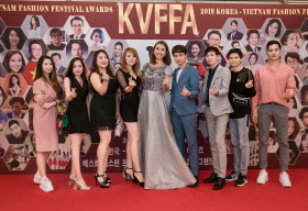 Lại Thanh Hương ‘đắt sô’ với các công ty giải trí Hàn Quốc