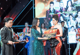 Hoa hậu Nguyễn Thị Thùy khoe nhan sắc rạng rỡ trên thảm đỏ