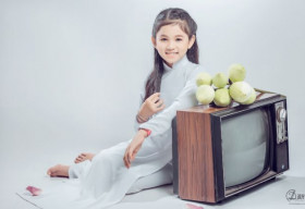 20 mẫu nhí Đại sứ áo dài Bảng thiếu nhi khoe vẻ thanh khiết với áo dài trắng
