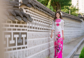 Hoa hậu Nguyễn Thị Thùy dịu dàng với tà áo dài nhân dịp lễ Vu Lan